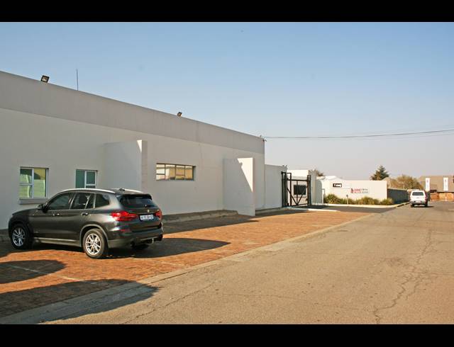 868M² BUILDING FOR SALE IN POMONA